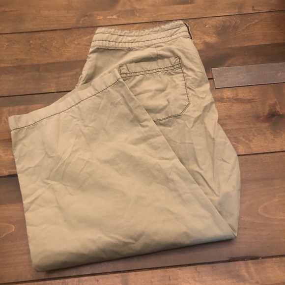 Izod Capri Pants - Picture 2 of 11